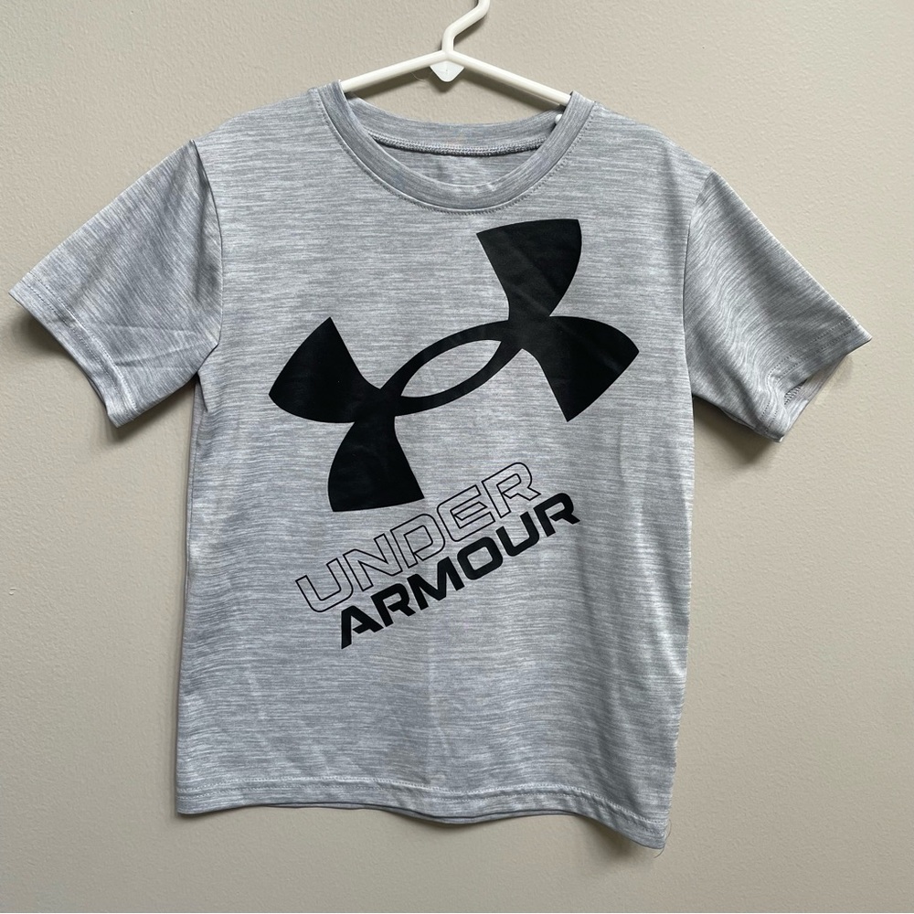 Like New! Boys Gray & Black Under Armour Short Sleeve Tee - Size 7